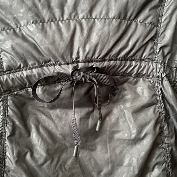 LULULEMON Spring Fling Puffy Windbreaker 4 - Picture 8 of 12